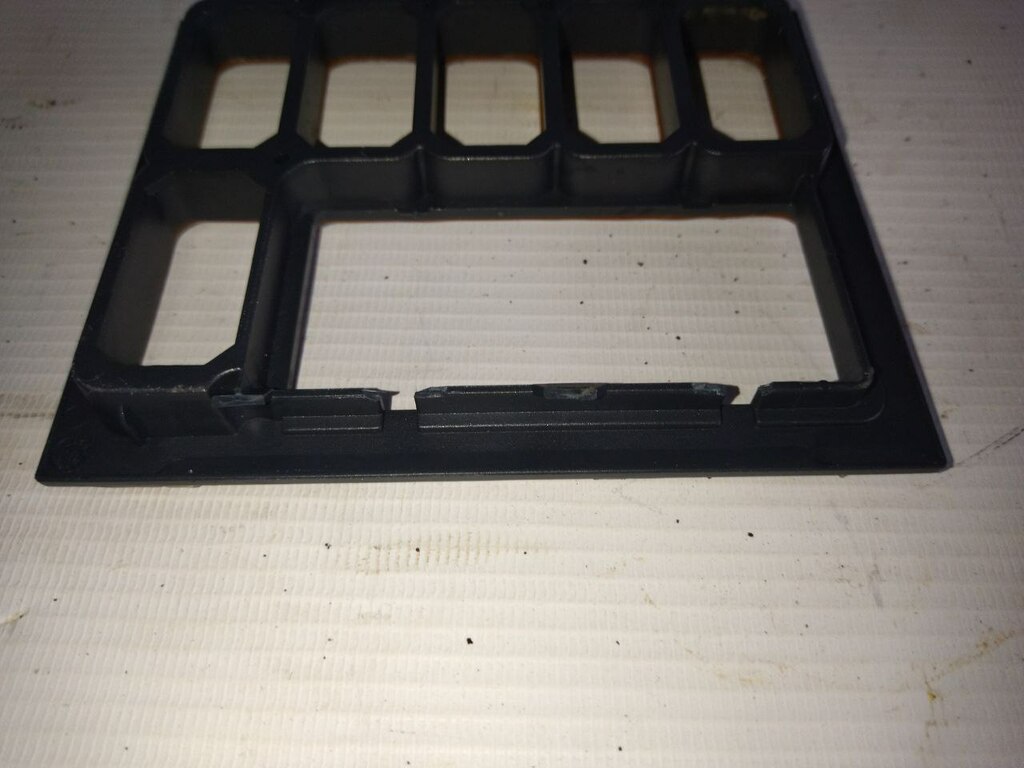 рамка клавиш б/у \ сломаны крепления с одной стороны - 2